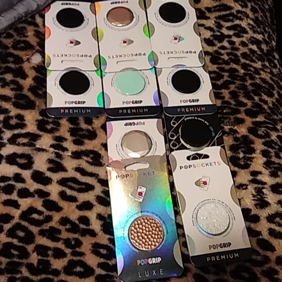 Interchangeable Pop Sockets and accs. AWESOME! - Picture 5 of 5